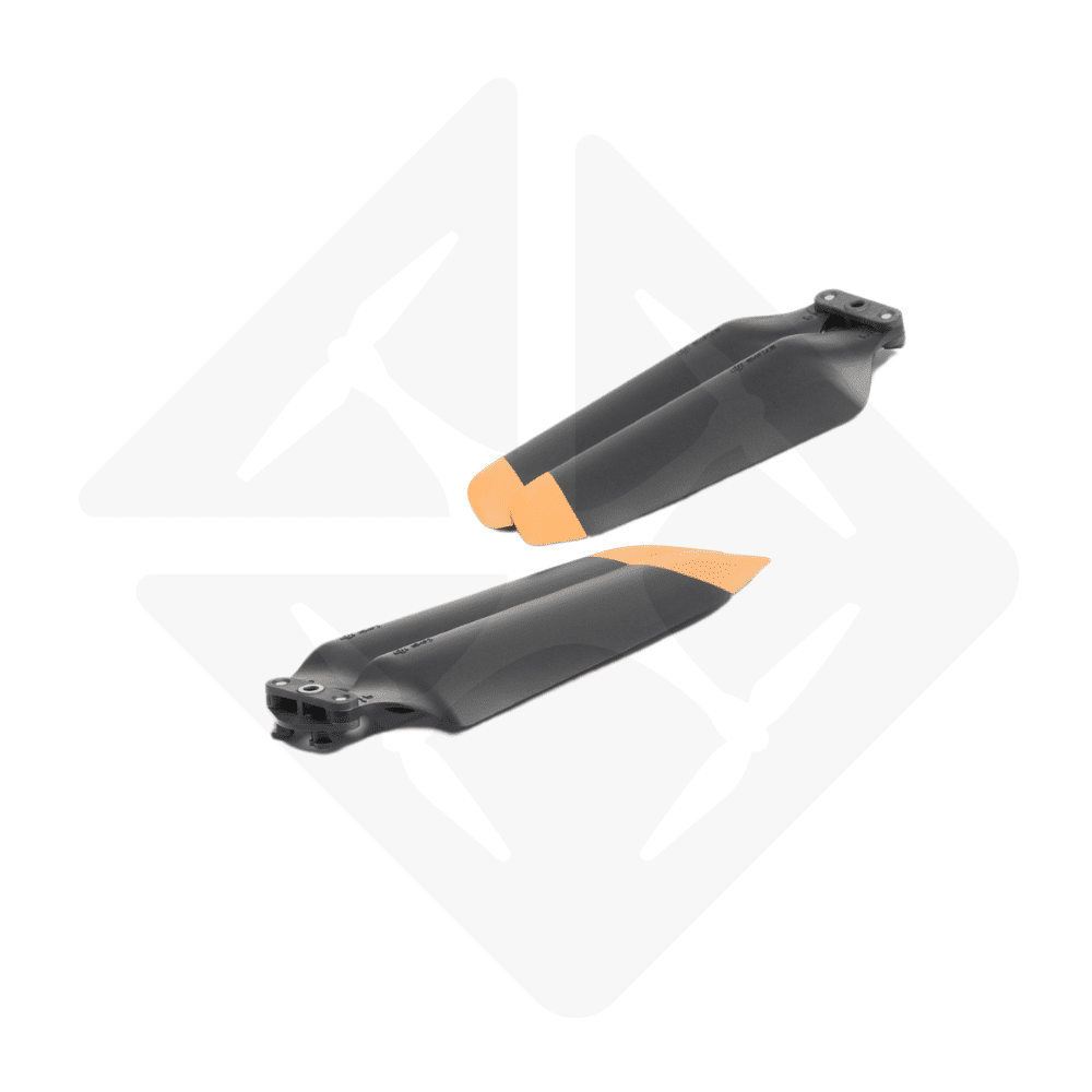 Geräuscharme Propeller für die DJI-Drohne Matrice 4 mit schwarzer und orangefarbener Oberfläche.