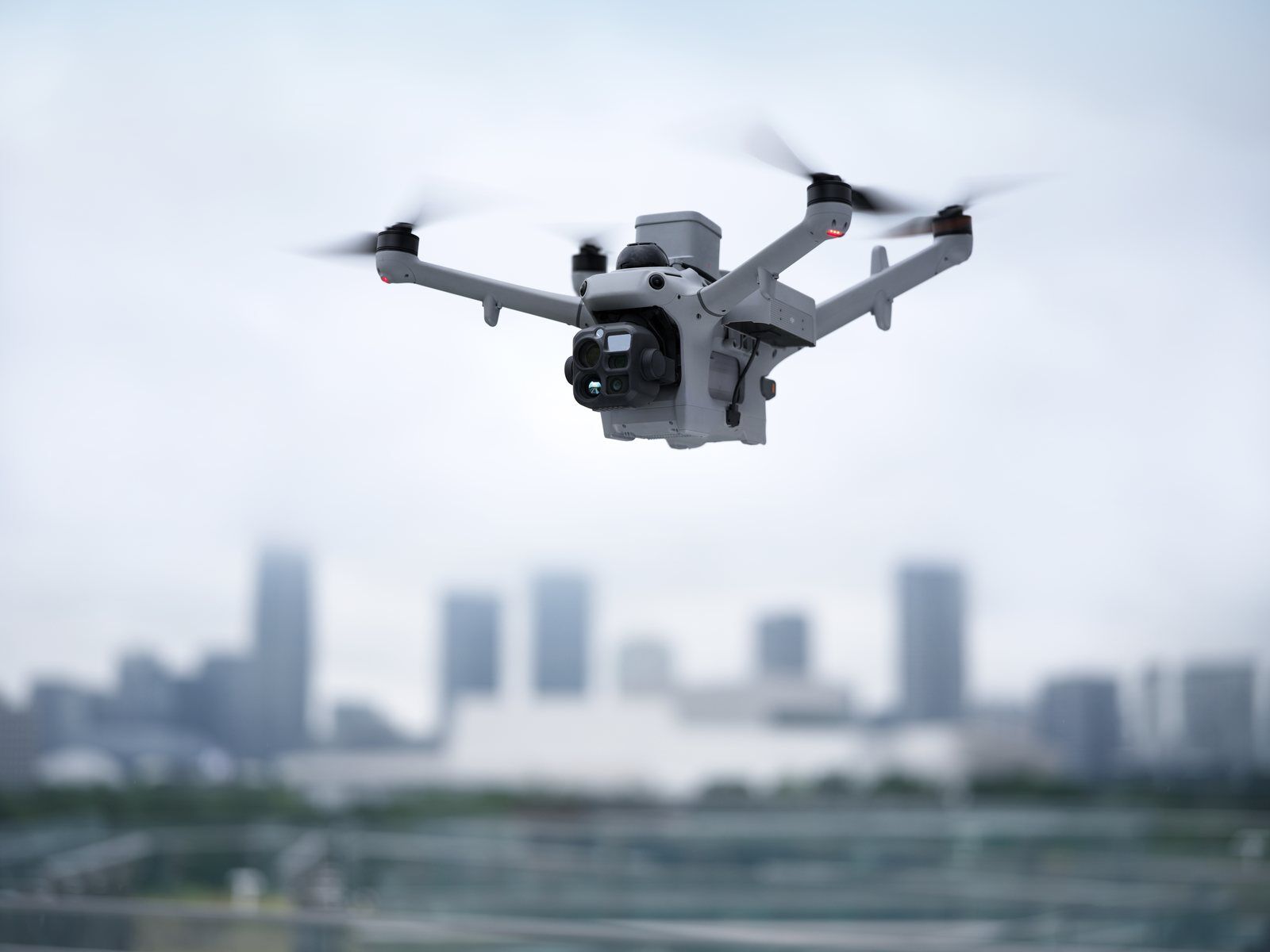 DJI Matrice 5TD met schijnwerper en luidspreker