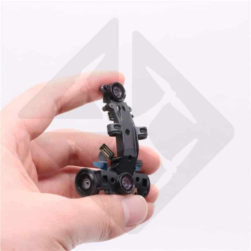 Kamerasystem für die Drohne DJI Mavic 2 Pro Zoom, das in einer Hand gehalten wird.
