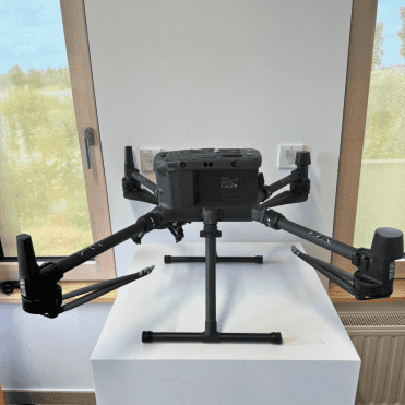 DJI Matrice 300 RTK dรฉpliรฉ avec nacelle H20T, vue de face