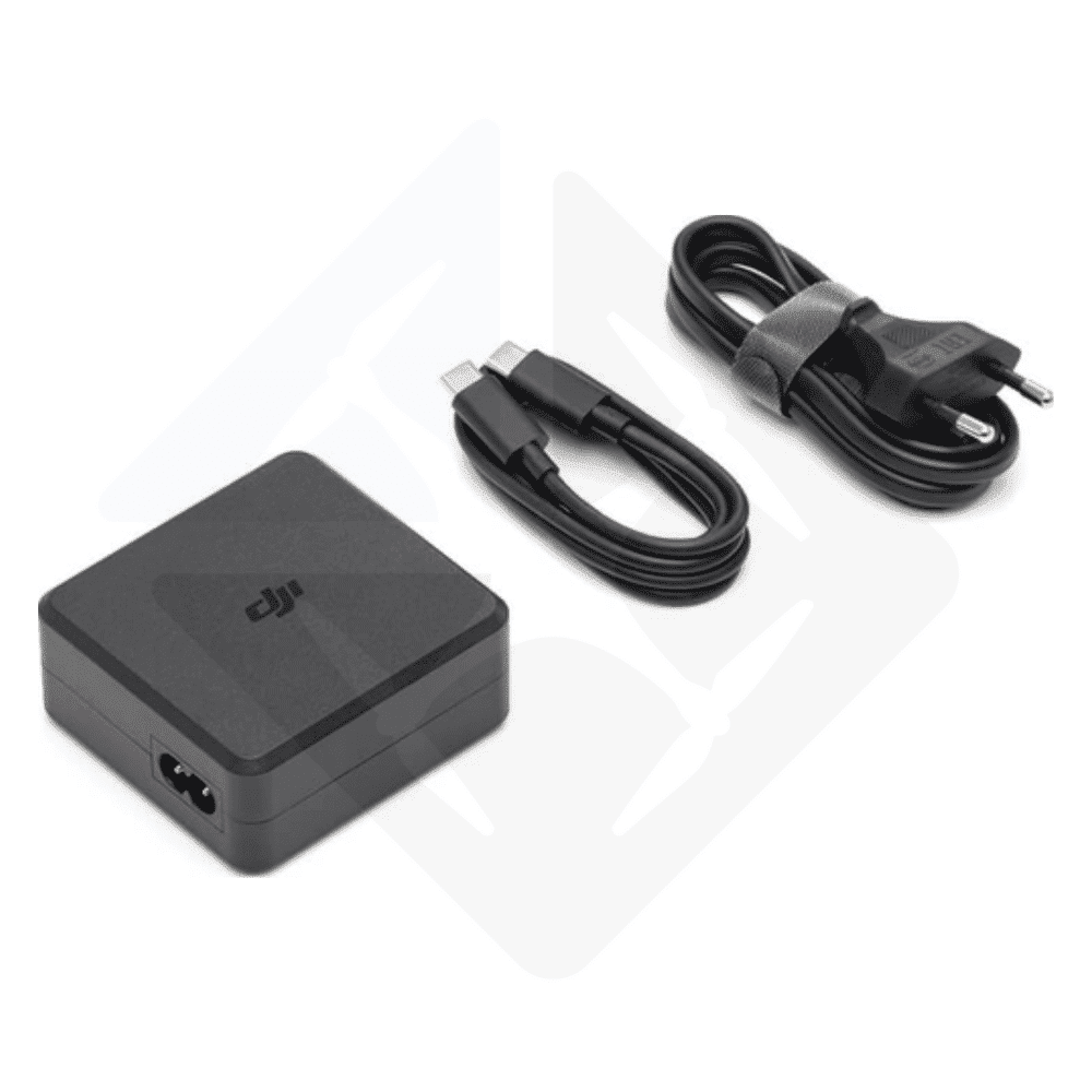 DJI oplader set met stroomadapter en kabels voor elektronische apparaten.