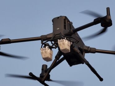 Deux Sniffer4D Nano 2 Plus multi-gaz sous un DJI Matrice 400 en vol