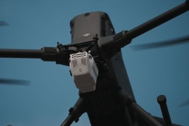 Sniffer4D Nano 2 Plus sous un DJI Matrice 400