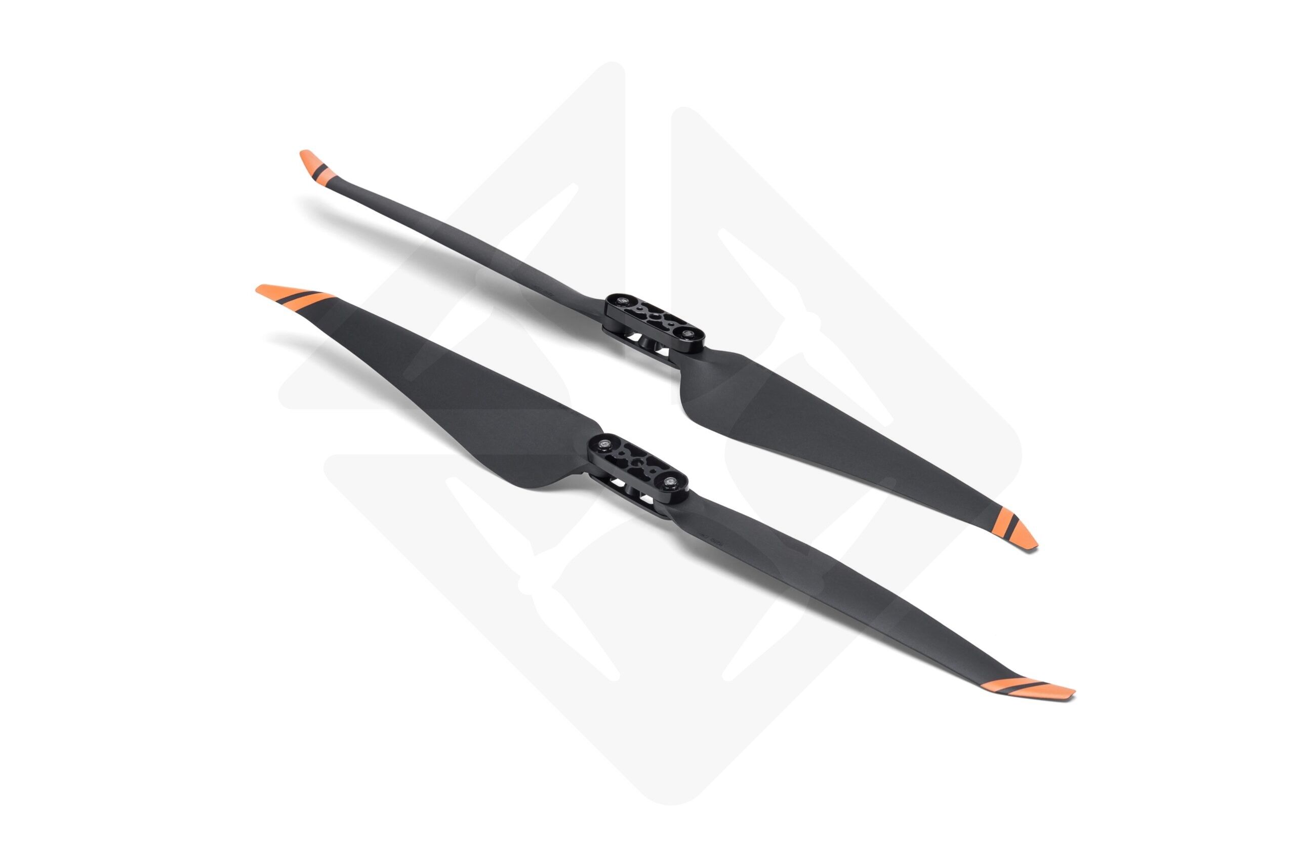 Deux hélices noires avec extrémités orange