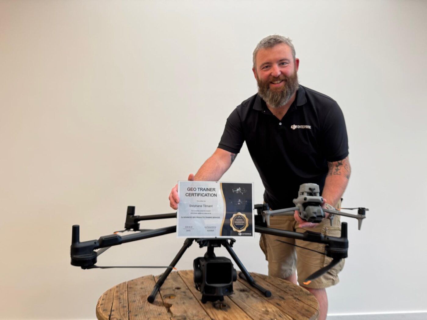 Stéphane Tilmant stelt zijn DJI GEO Trainer-certificering voor met de Matrice 400 en de Matrice 4E